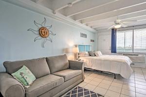 Panama City Beach Studio with Pool and Beach Access