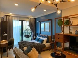 Deluxe Holiday Studio Suite at Timurbay with Seaview