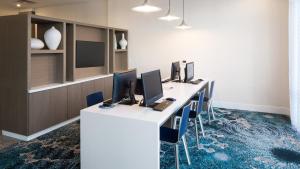 Holiday Inn Express & Suites Orlando At SeaWorld by IHG - With Free Shuttle Service to SeaWorld Parks