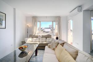 Marbella Sleeps 8 Aircon Secure underground parking Ultra fast internet