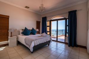 6 Bedroom Tuscan Styled Home in Umdloti Beach