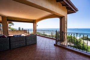 6 Bedroom Tuscan Styled Home in Umdloti Beach