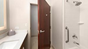 King Room - Non-Smoking room in Holiday Inn Express Hotel and Suites Conroe an IHG Hotel