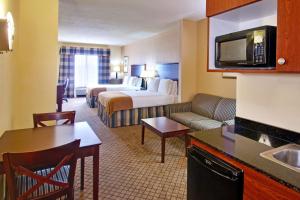 Suite with Two Beds - Non-Smoking room in Holiday Inn Express Hotel & Suites Millington-Memphis Area an IHG Hotel