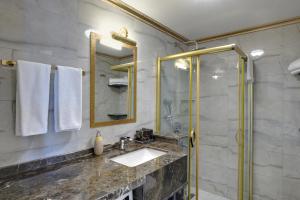 Apartment with Sea View room in Emirganlı Suites