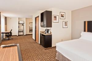 One-Bedroom Suite with Two Queen Beds room in Holiday Inn Express Hotel & Suites Chanhassen an IHG Hotel