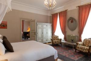 Hotels Domaine de Beaupre - Hotel The Originals Relais : Suite