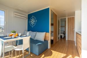 AQUA RESORT GIULIANOVA - Houseboat Experience