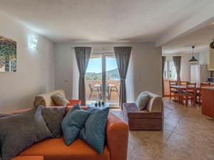 Holiday house Tender near Trogir, jacuzzi