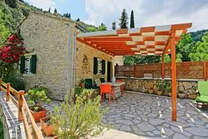 Korinas Cottage: Stone cottage close to the beach - Kéntroma
