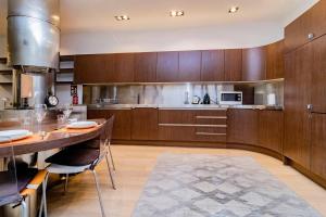 Luxury Apartment in La Latina by Batuecas