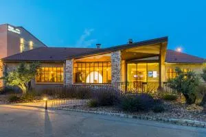 Terre de Provence Hôtel & Spa - 索尔古河畔的恩特莱奎斯