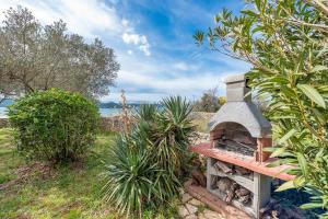 Beachfront apartment Lostura