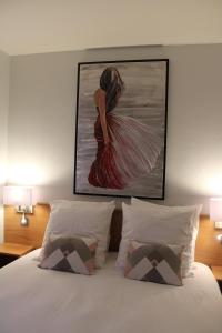 Hotels Logis Hotel De Paris : photos des chambres