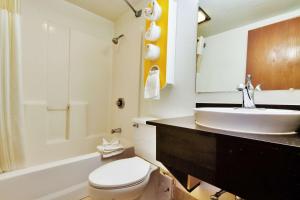Queen Room - Non-Smoking room in Motel 6 Dallas - Fair Park