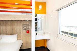 Hotels HotelF1 Angouleme : Chambre Break avec 2 Lits Simples et Lit d’Appoint