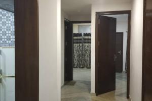 SHORT STAY 3BHK Serviced Apartment (LIFT+Kitchen+3 nights min stay) E Block Saket