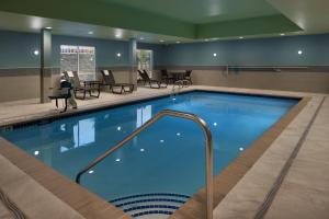 Holiday Inn Express & Suites - Portland Airport - Cascade Stn by IHG