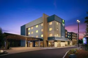 Holiday Inn Express & Suites - Portland Airport - Cascade Stn by IHG