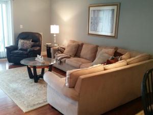 Three-Bedroom Condo room in NW101 West Spruce Ave-202