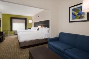 Queen Room with Two Queen Beds - Non-Smoking room in Holiday Inn Express Independence - Kansas City an IHG Hotel