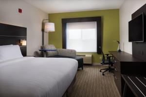 Standard King Room with Sofa Bed room in Holiday Inn Express Independence - Kansas City an IHG Hotel