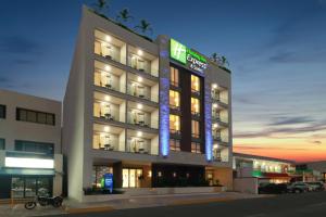 Holiday Inn Express & Suites - Playa del Carmen by IHG