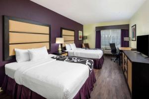 Queen Room with Two Queen Beds and Mobility/Hearing Access - Non-Smoking room in La Quinta by Wyndham Hinesville - Fort Stewart