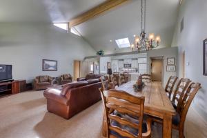 Big Leaf 33 | Discover Sunriver