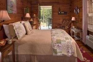 Glen-Ella Springs Hotel & Restaurant