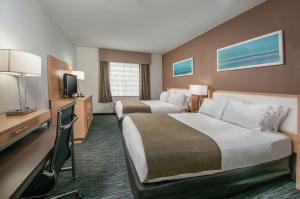 One-Bedroom Suite with Two Queen Beds room in Holiday Inn Express Hotel & Suites San Antonio - Rivercenter Area an IHG Hotel