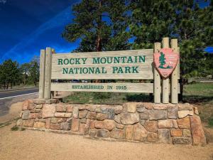 Holiday Home room in Relax in the Rockies - Steps to Lake Estes Indoor/Outdoor Fireplace Jacuzzi