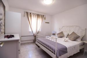 Three-Bedroom Apartment with Terrace and Sea View room in Apartments by the sea Sutivan Brac - 2851