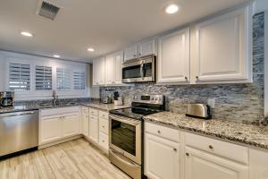 Three-Bedroom Apartment room in Carolina Dunes - 606 (3 bedroom Sleeps 10)