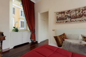 Luxury Apt with Colosseum View