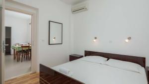 Two-Bedroom Apartment with Terrace and Sea View room in Apartments and rooms by the sea Duce Omis - 18155
