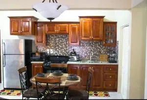 Merrivale Suite - Cherry Garden