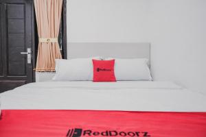 RedDoorz near Jalan Soeprapto Bengkulu