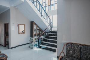 RedDoorz Syariah at Hotel Grand Mentari