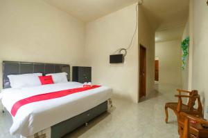 RedDoorz near Bukit Kubu Berastagi