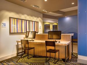 Holiday Inn Express & Suites Salem North - Keizer by IHG