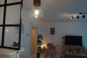 Appartements Le Pompidou T2 pour 2 a 4 pers avec parking prive & balcon Place Ney : photos des chambres