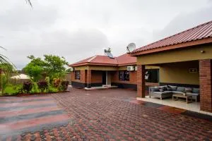 Sweet Holiday Homes - Pandamatenga