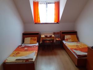 Standard Twin Room with Shared Bathroom room in Ubytovňa Tavros