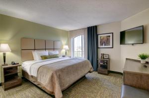 Double or Twin Room room in Candlewood Suites Richmond - West Broad an IHG Hotel