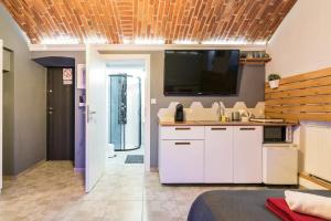 UNDERGROUND Jacuzzi Rooms