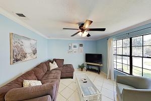 Two-Bedroom Apartment room in Charming Condo with Pool - Walk to Beach & Pier condo