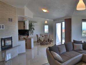 Holiday Home Chester with Heated Pool