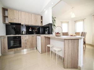 Holiday Home Chester with Heated Pool