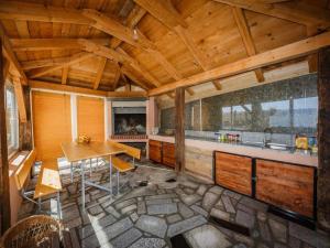 Holiday Home Chester with Heated Pool